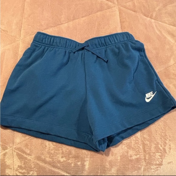 Nike shorts - Picture 1 of 2
